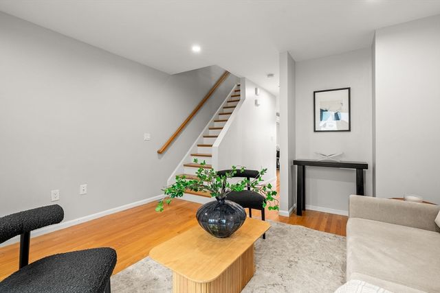 19 Dixfield 101, Boston, MA 02127