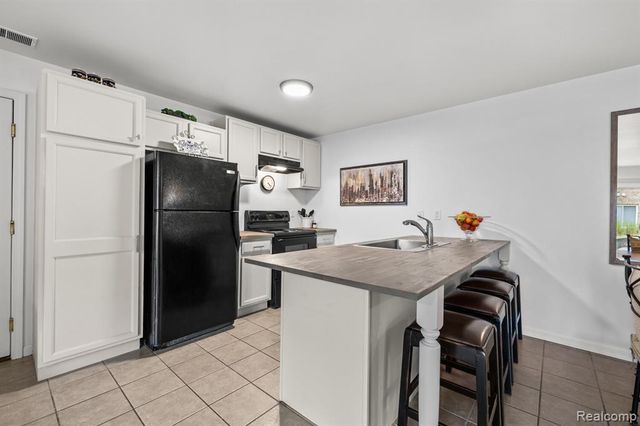 24149 Wedgewood Circle, Warren, MI 48091