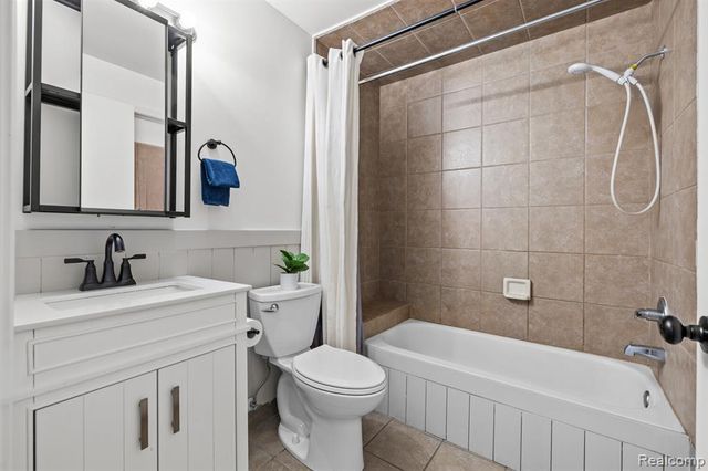 24149 Wedgewood Circle, Warren, MI 48091