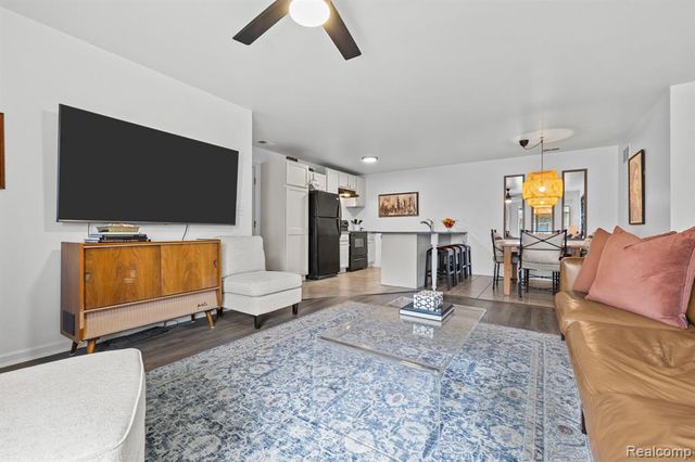 24149 Wedgewood Circle, Warren, MI 48091