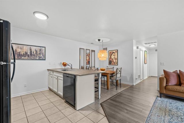 24149 Wedgewood Circle, Warren, MI 48091