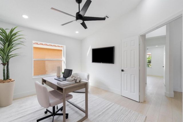 6518 Via Trento, Delray Beach, FL 33446