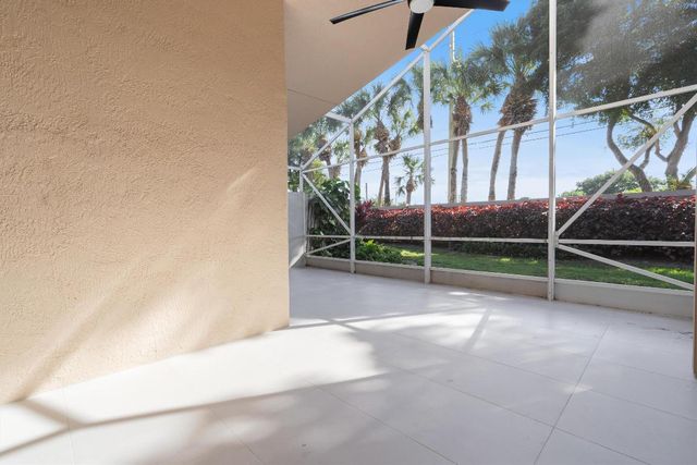 6518 Via Trento, Delray Beach, FL 33446