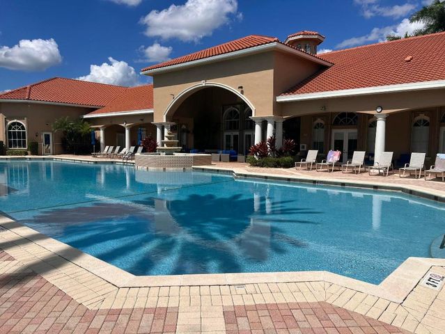 6518 Via Trento, Delray Beach, FL 33446