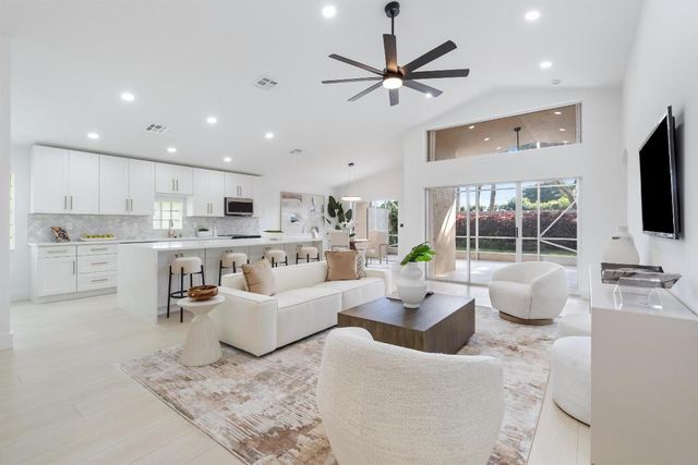 6518 Via Trento, Delray Beach, FL 33446