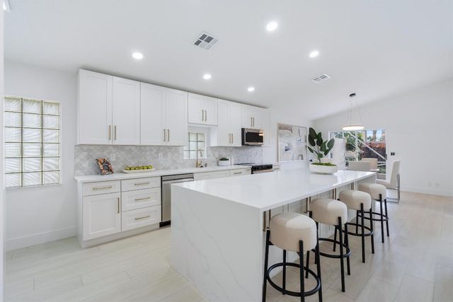 6518 Via Trento, Delray Beach, FL 33446