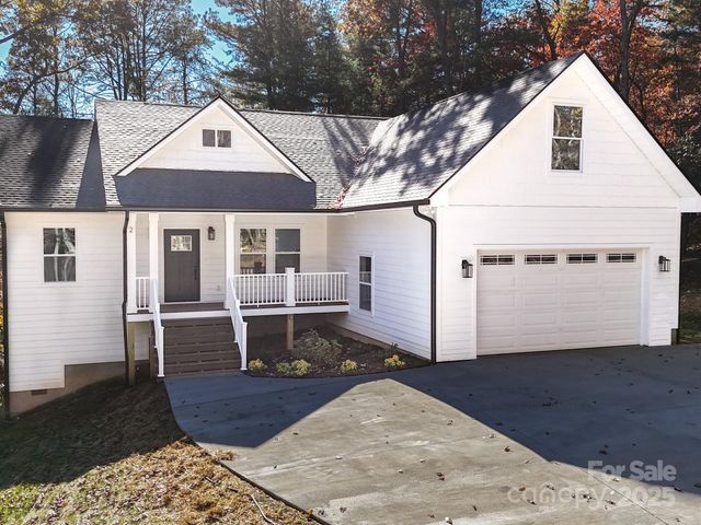 2 Caroline Drive, Horse Shoe, NC 28742