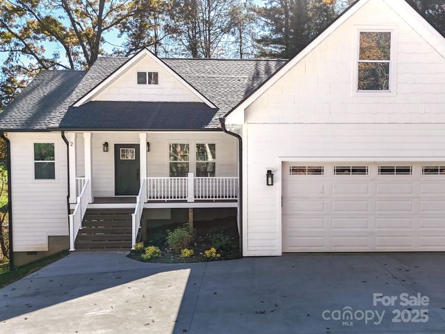 2 Caroline Drive, Horse Shoe, NC 28742