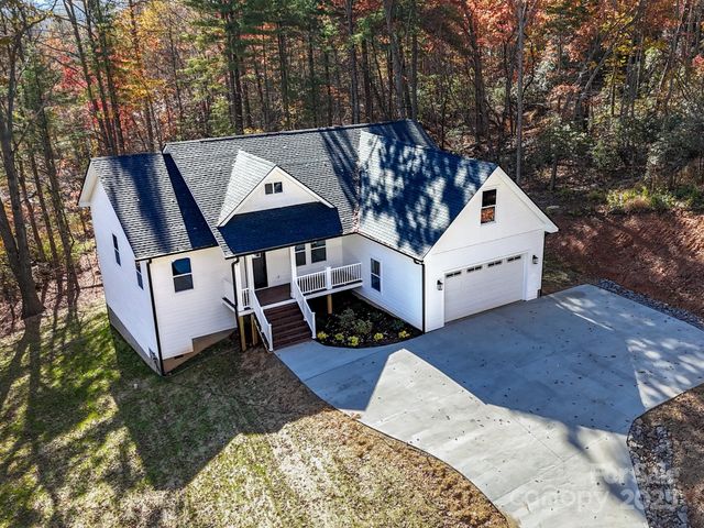 2 Caroline Drive, Horse Shoe, NC 28742
