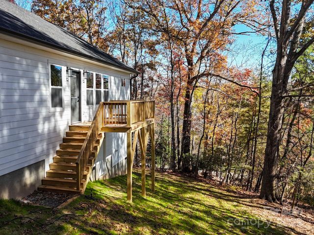 2 Caroline Drive, Horse Shoe, NC 28742