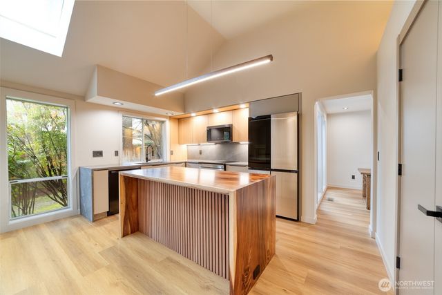 10012 SE 247th Place, Kent, WA 98030