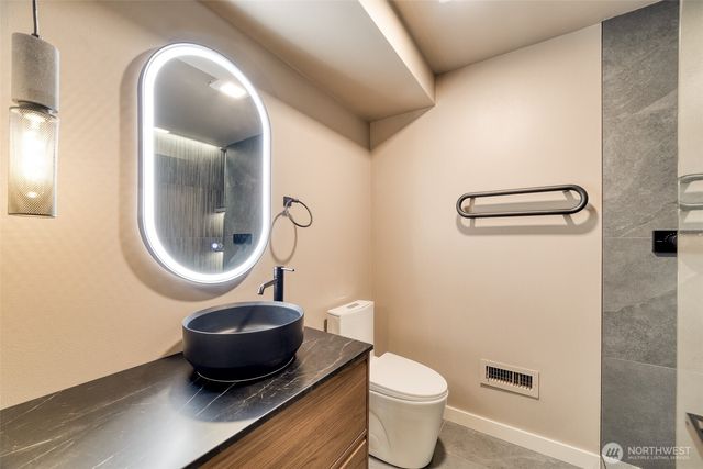 10012 SE 247th Place, Kent, WA 98030