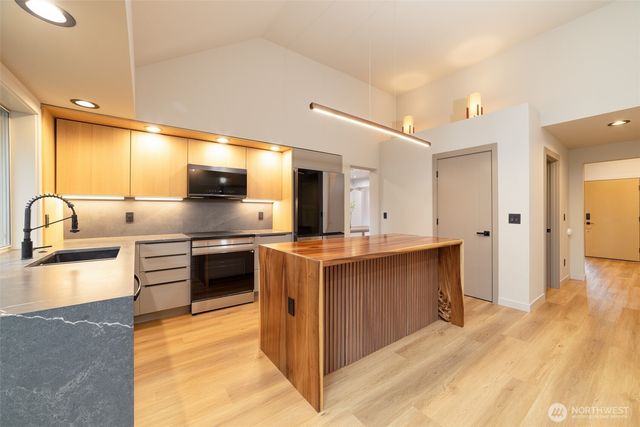 10012 SE 247th Place, Kent, WA 98030