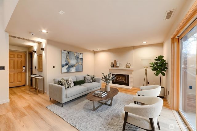 10012 SE 247th Place, Kent, WA 98030