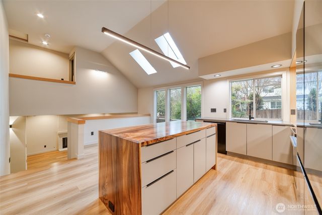 10012 SE 247th Place, Kent, WA 98030