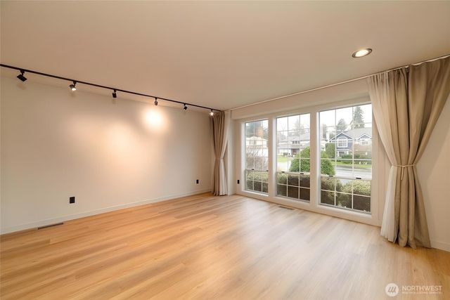 10012 SE 247th Place, Kent, WA 98030