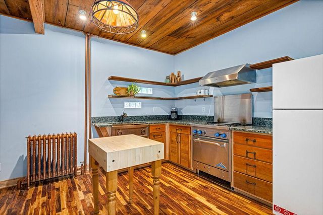 1101 E 4th Street, Duluth, MN 55805