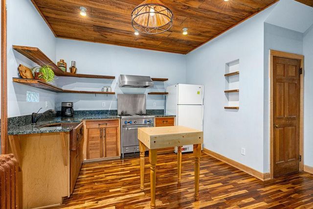 1101 E 4th Street, Duluth, MN 55805