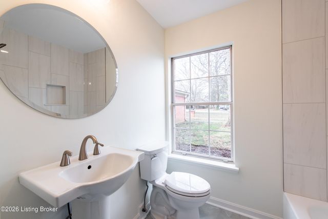 1104 Forest Park Rd, Louisville, KY 40223