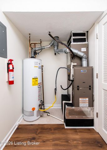 1104 Forest Park Rd, Louisville, KY 40223