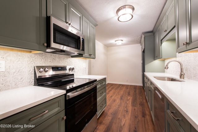 1104 Forest Park Rd, Louisville, KY 40223