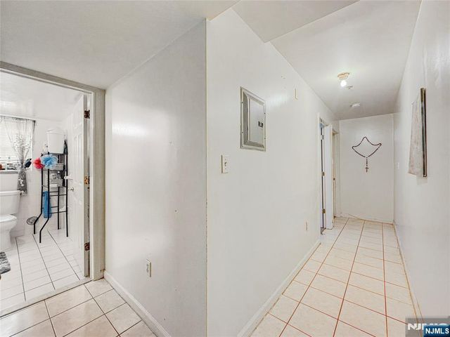 338 S 10th Street, Newark, NJ 07103