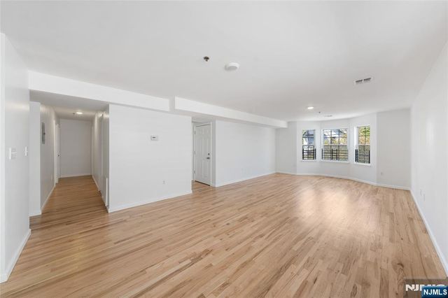 338 S 10th Street, Newark, NJ 07103