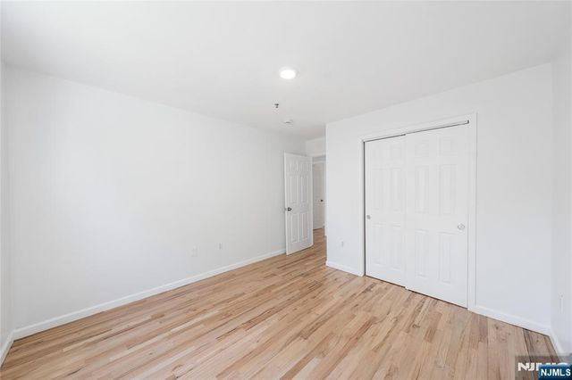 338 S 10th Street, Newark, NJ 07103