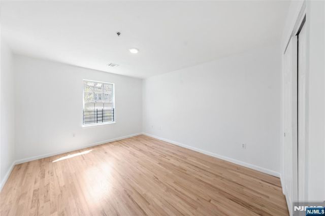 338 S 10th Street, Newark, NJ 07103