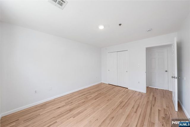 338 S 10th Street, Newark, NJ 07103
