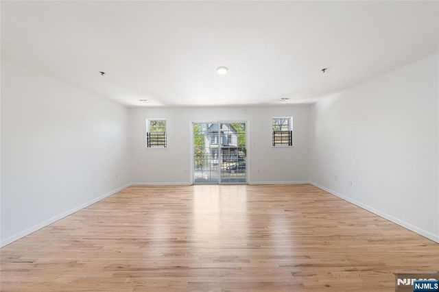 338 S 10th Street, Newark, NJ 07103