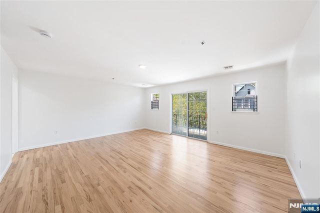 338 S 10th Street, Newark, NJ 07103