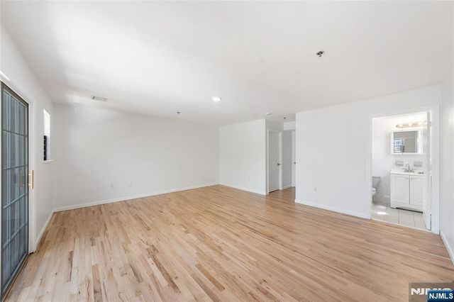 338 S 10th Street, Newark, NJ 07103