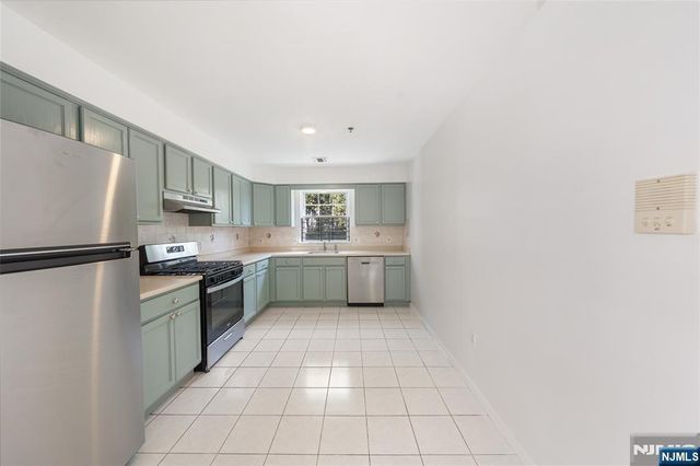 338 S 10th Street, Newark, NJ 07103
