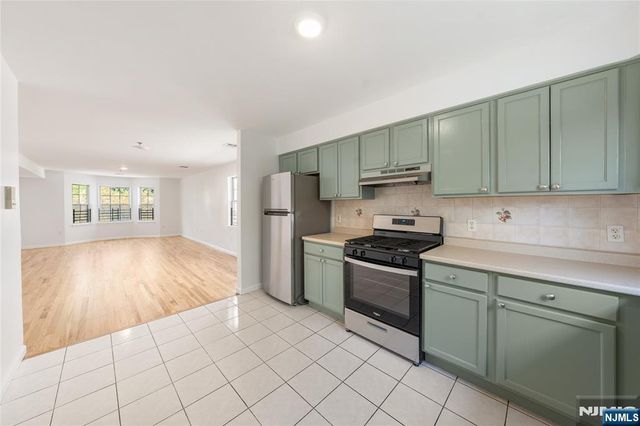 338 S 10th Street, Newark, NJ 07103