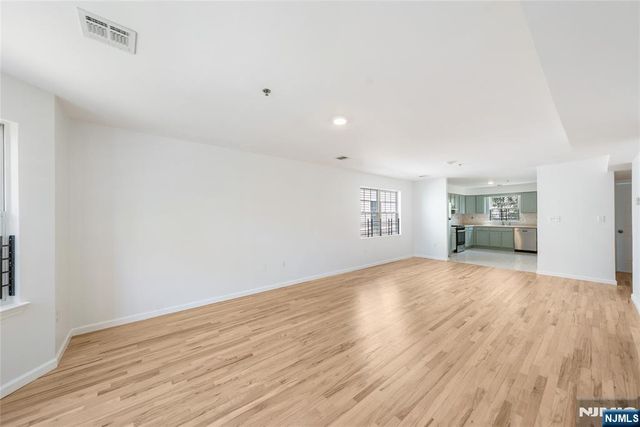 338 S 10th Street, Newark, NJ 07103