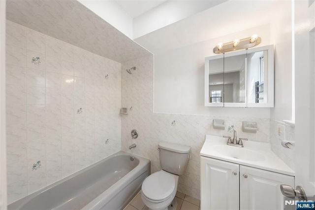 338 S 10th Street, Newark, NJ 07103