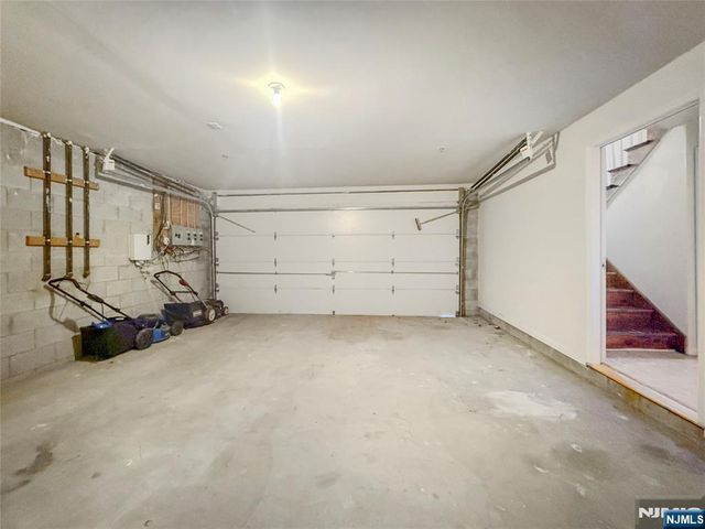 338 S 10th Street, Newark, NJ 07103