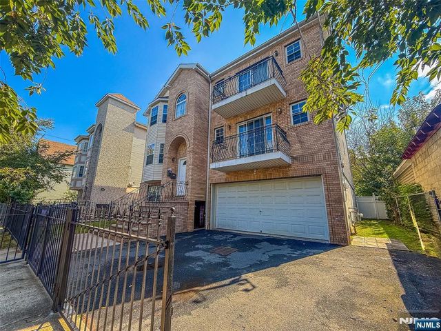 338 S 10th Street, Newark, NJ 07103