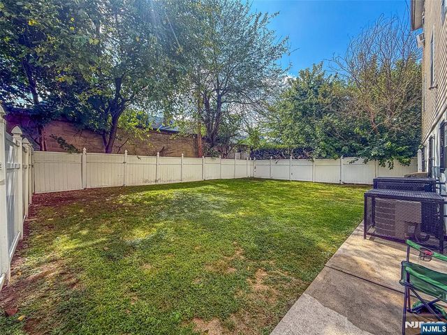 338 S 10th Street, Newark, NJ 07103
