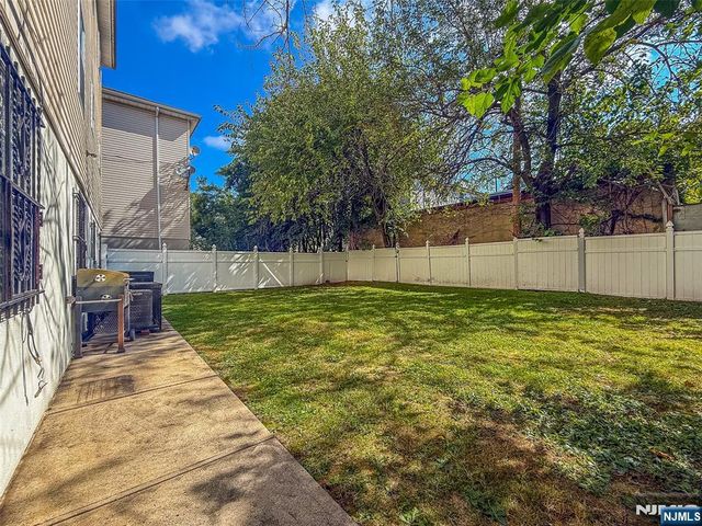 338 S 10th Street, Newark, NJ 07103