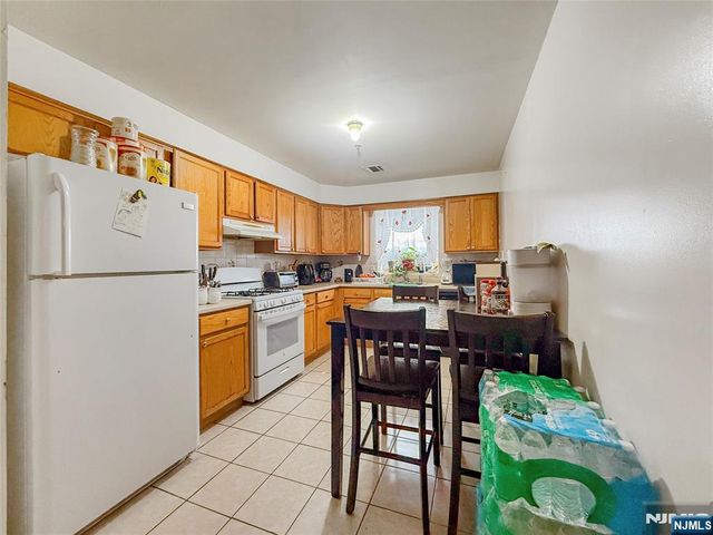 338 S 10th Street, Newark, NJ 07103