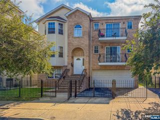 338 S 10th Street, Newark, NJ 07103