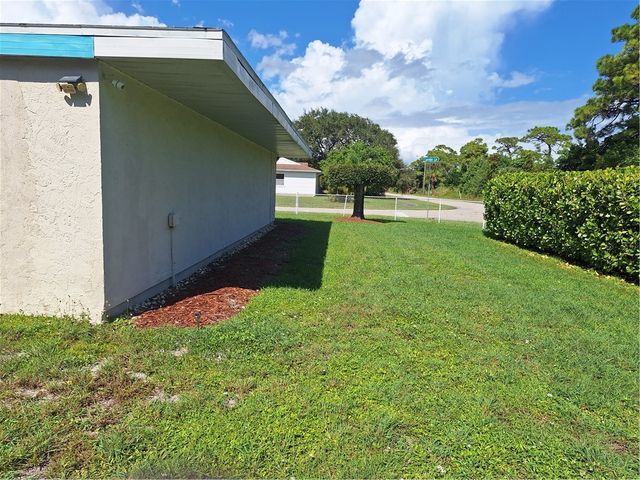 999 Laredo Lane, Sebastian, FL 32958