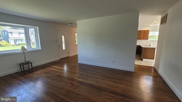 820 JAMESTOWN RD, Blackwood, NJ 08012