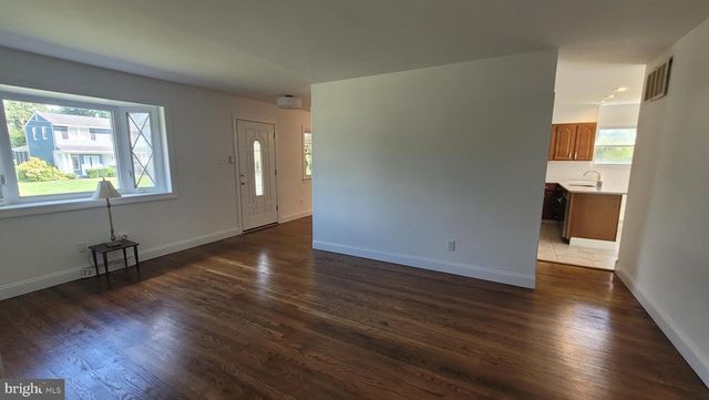 820 JAMESTOWN RD, Blackwood, NJ 08012