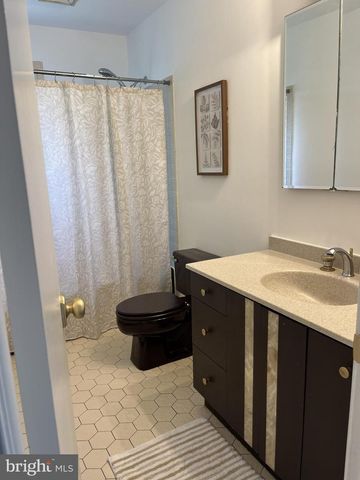 820 JAMESTOWN RD, Blackwood, NJ 08012