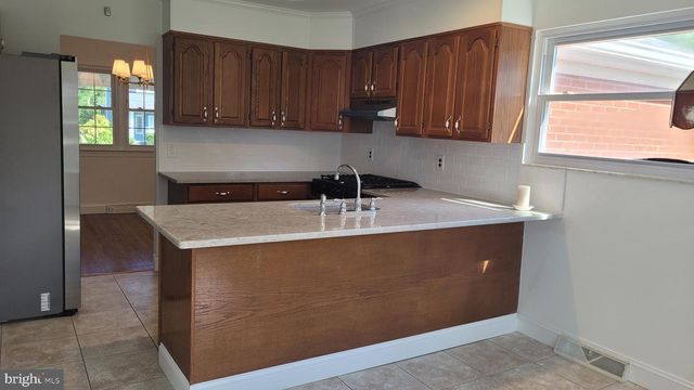 820 JAMESTOWN RD, Blackwood, NJ 08012