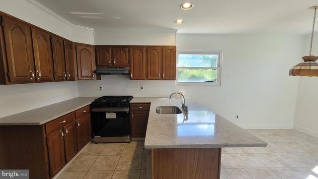 820 JAMESTOWN RD, Blackwood, NJ 08012
