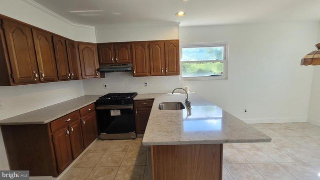 820 JAMESTOWN RD, Blackwood, NJ 08012